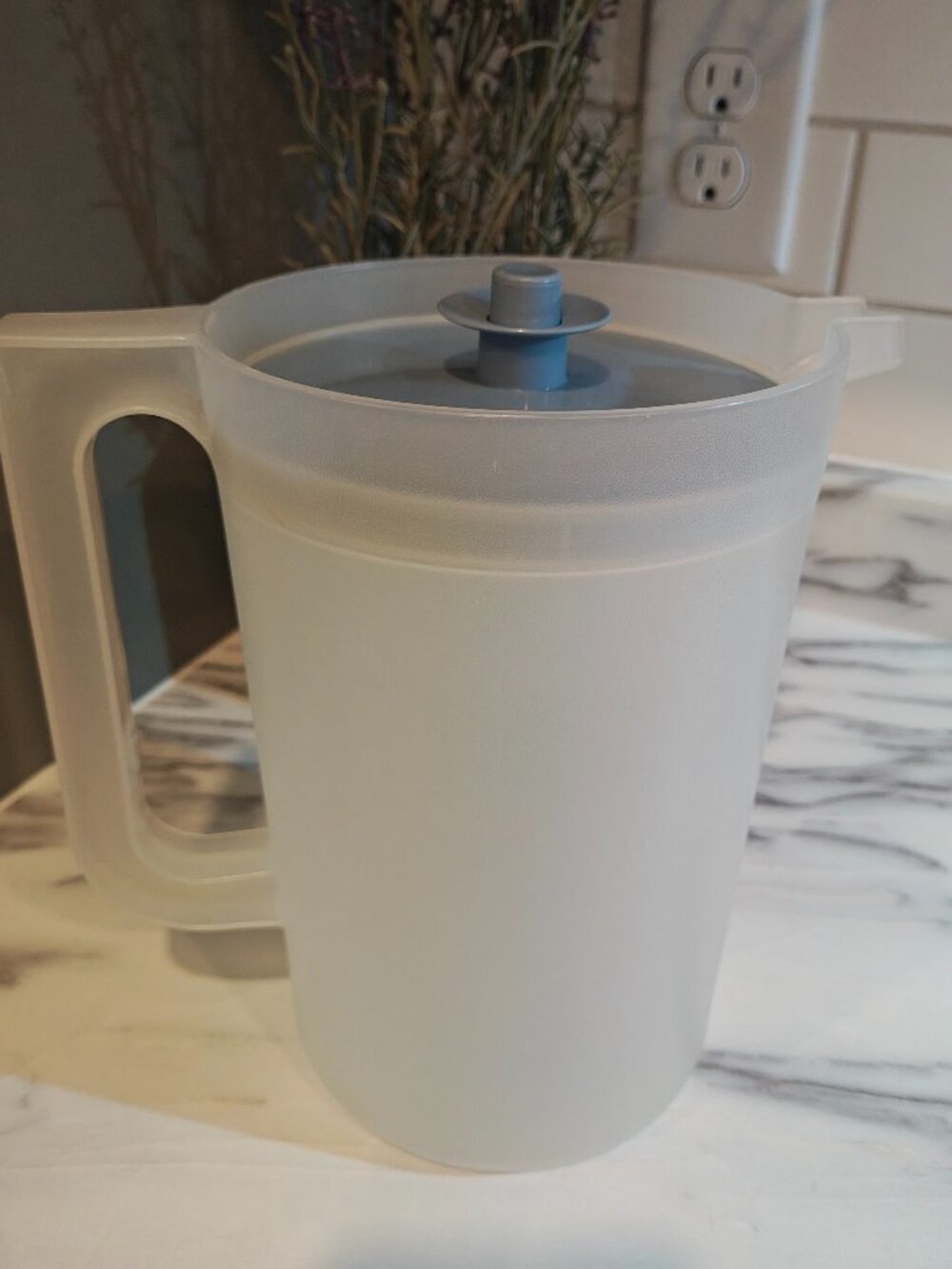 Vintage Tupperware 1676-2 2 Quart Pitcher with Push-Button Lid